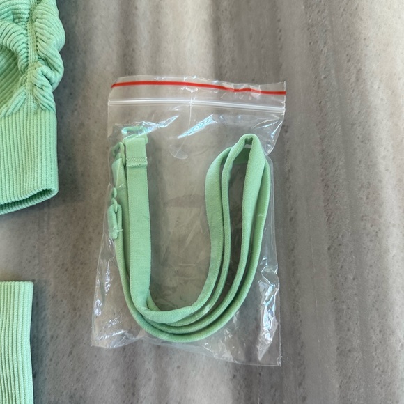 Active Wear Work Out Two Piece Shorts Set XS NEW - Picture 4 of 6